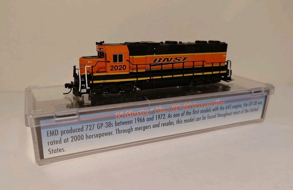 N Scale Atlas 53980 EMD GP-38 Low Nose Burlington Northern Santa Fe BNSF #2020