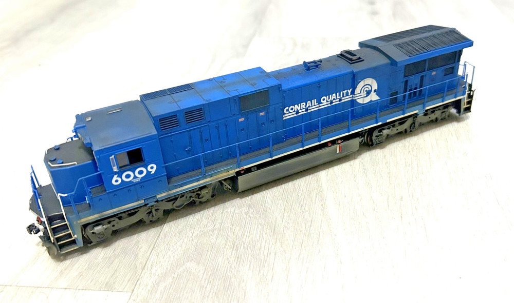 HO scale ScaleTrains C39-8 Conrail 6009 DCC/Sound SXT 38759 CR Quality