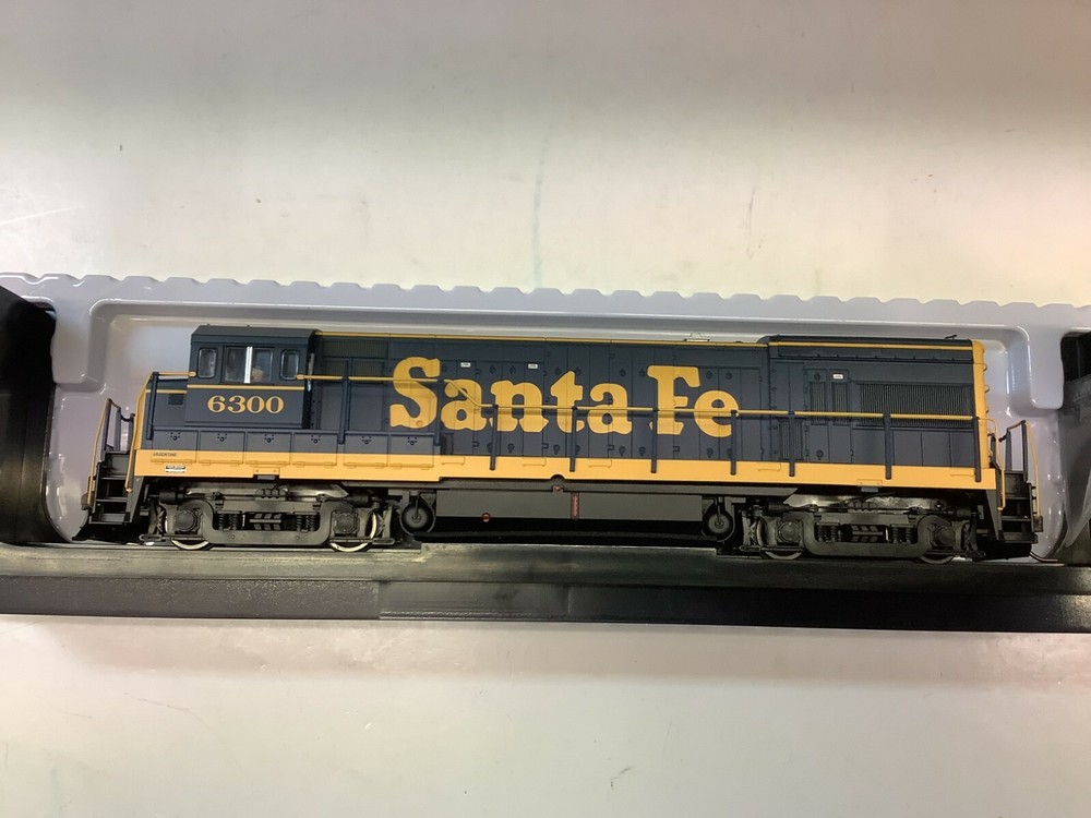 Atlas #10 003 435 HO scale “ATSF” U23B low diesel locomotive with sound Rd.#630