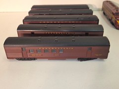 Vintage Athearn F7A Locomotive Pennsylvania PRR w/ qty(6) Mail & Baggage Cars