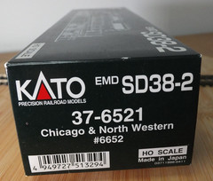 Kato 37-6521 HO gauge EMD SD38-2 diesel loco Chicago & North Western Op Lifesave