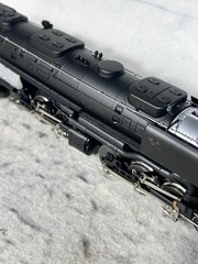 Sleek Rivarossi Union Pacific RR Challenger 4-6-6-4 Locomotive # 3977 HO