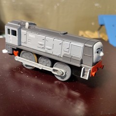 Thomas & Friends Diesel Locomotive HO 11001 Gray Black Red White Plastic Used