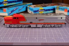 near TrkRdy 14.9 oz Good Working Condition Santa Fe PA1 Warbonnet 6 axle 2ND