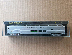 Bachmann N Gauge Santa Fe Silver, Observation Car Analog Control