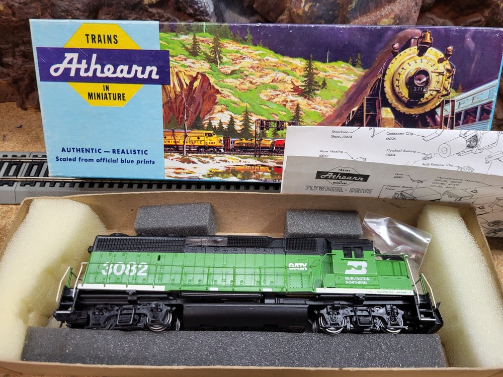 Athearn HO Scale GP40 Burlington Northern #3082, $7/$3/$15 Ship