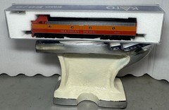 KATO N-Scale #176-282 EMD E8/9A SP, Daylight #6053 Southern Pacific Japan Rare.