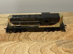 HO scale NORTHERN PACIFIC 6935 DIESEL LOCOMOTIVE