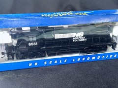 Bachmann HO POWERED Norfolk & Southern 6551 GP 50 Diesel Loco #61241 needs work