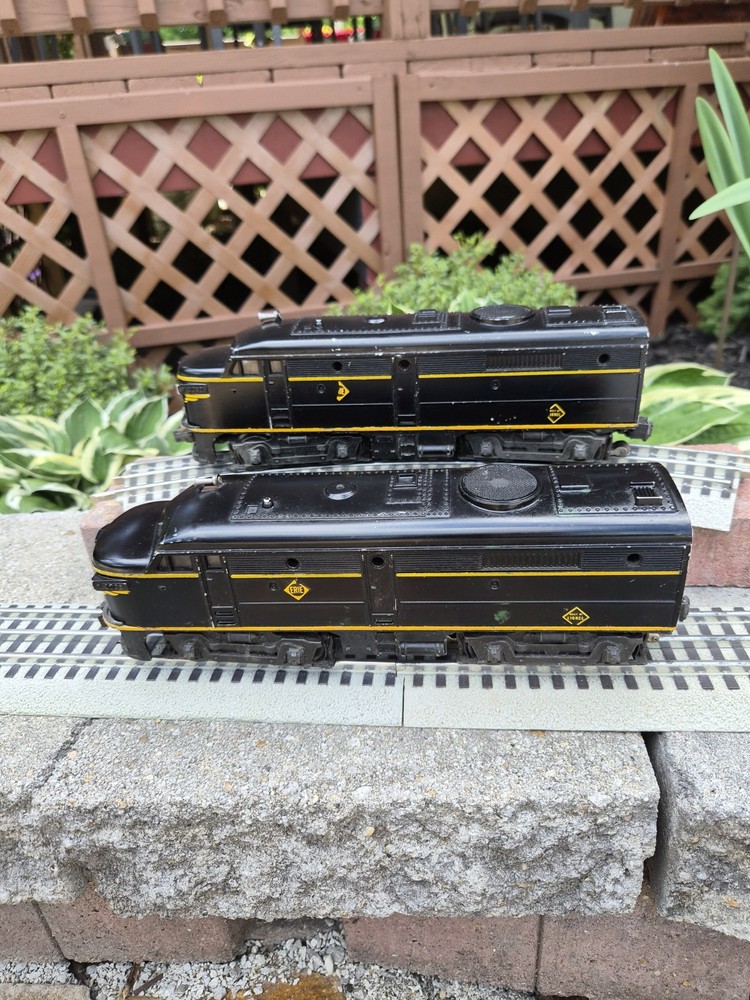 Lionel 2032 O Scale Erie F-3 AB Diesel Powered & Non-Powered LOCOMOTIVE SET RUNS
