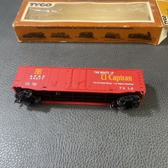 Tyco VINTAGE HO Scale AT&SF/EL CAPITAN 50′ PLUG DOOR BOX CAR w Box