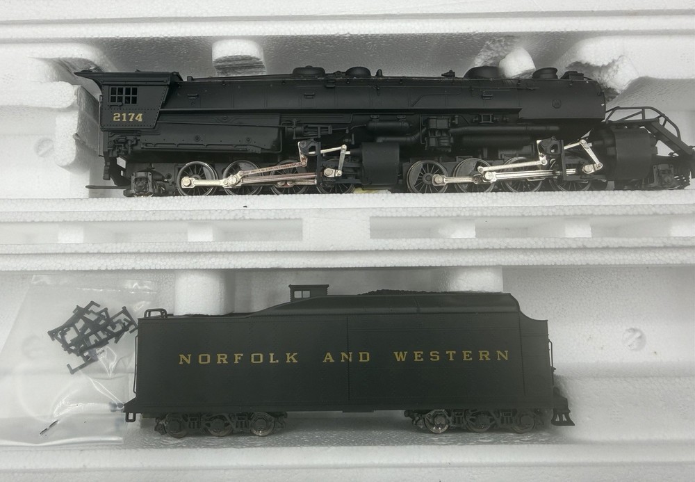 Rivarossi 1593 HO Norfolk and Western Mallet Y6B Locomotive and Tender #2174