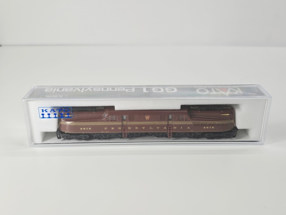 Kato – N Scale – Pennsylvania PRR GG1 Locomotive 137-2004 #4876 – Runs