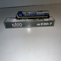 KATO N Scale GE C30-7 CSX #7010 DC Analog Diesel Locomotive