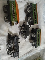 locomotive wind up train with joyline cars and chassis