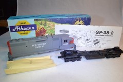Athearn Southern Pacific diesel”Dummy” engines