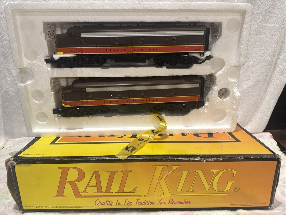 MTH Rail King 30-2677-1 E-8 AA Diesel Engine Set