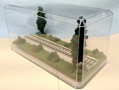 HO SCALE 9″ SINGLE TRACK DISPLAY CASE -“SUMMER SCENE”-FOR ANY HO TRAIN