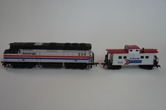 Life-Like Amtrak Train Deluxe Loco 229 W/Matching Caboose 852 – Lightly Used