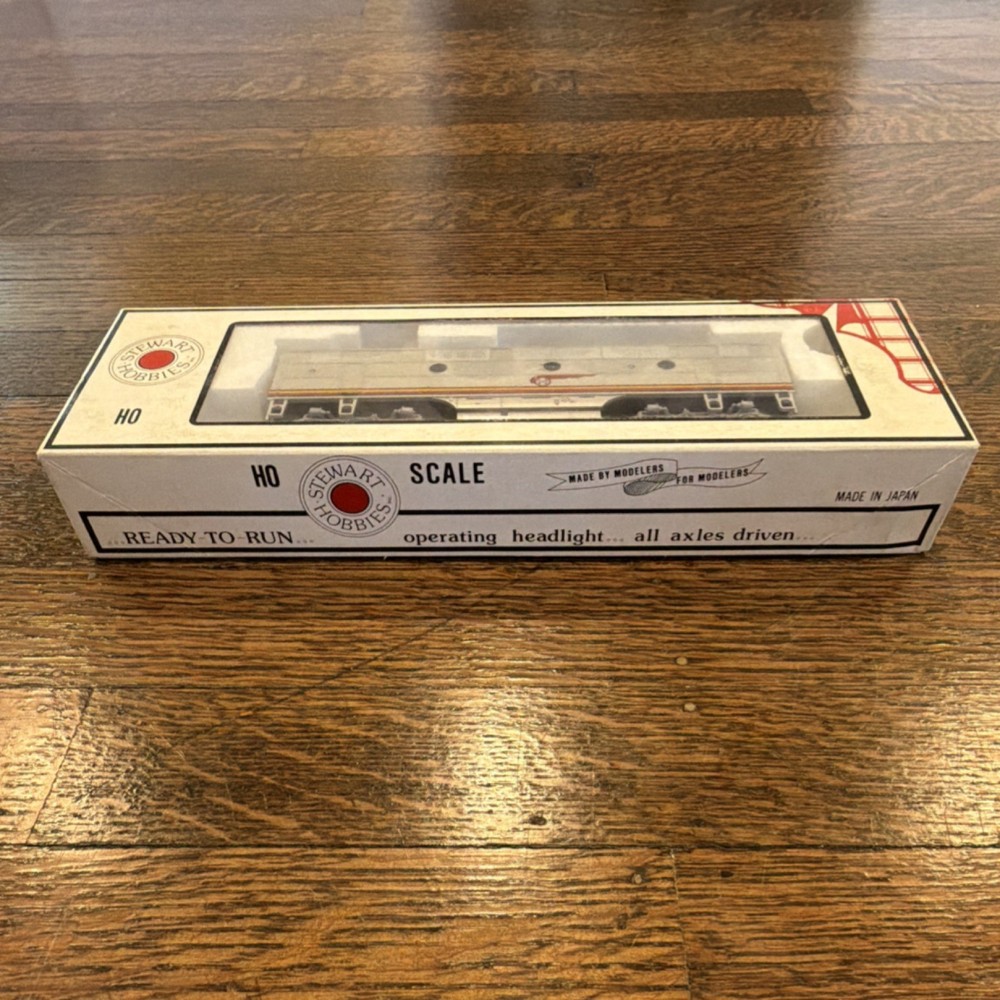 Stewart Hobbies F3B Phase I Santa Fe Diesel Locomotive HO Scale 8015