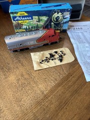 New In Original Box Athearn 3201 F7A Santa Fe Passenger W/Flywheels HO So Nice!