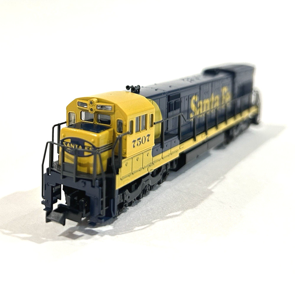 N-Scale KATO 176-171 Santa Fe AT&SF GE U30C Diesel Locomotive #7507 NEW