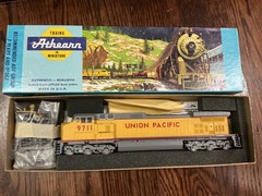 Athearn 4911 Union Pacific GE C44-9W Power Diesel Locomotive NQ 9711 HO UP