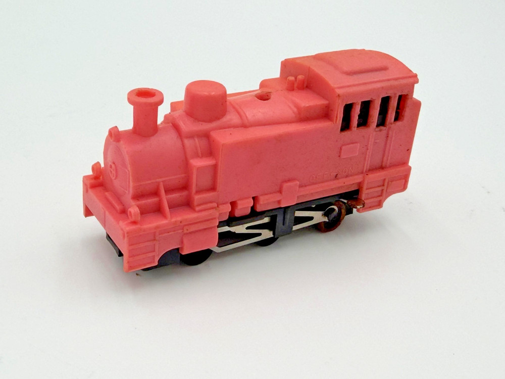 HO SCALE PINK 0-6-0 STEAM TANK LOCOMOTIVE ENGINE MODEL TRAIN PLASTIC TOY