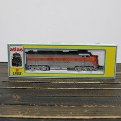 HO Atlas 8318 Western Pacific FP-7 Powered Diesel EXCELLENT Condition in Box