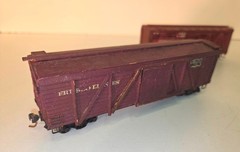 Vintage HO / IHC NEW HAVEN 2-8-0 Consolidation Locomotive & Tender w/ (4) Cars