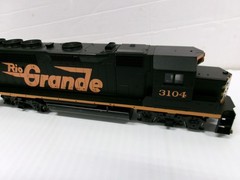 ATHEARN # 4705 ~ RIO GRANDE GP-40-2 POWERED LOCOMOTIVE # 3104~HO SCALE