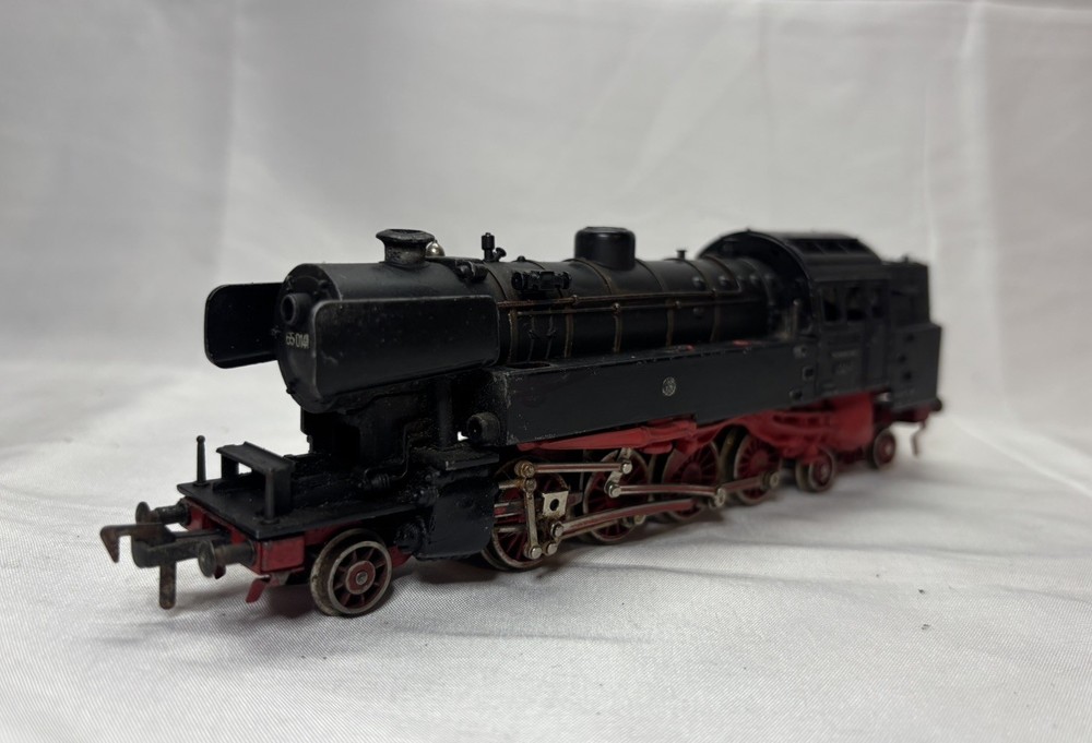 Vintage Fleischmann HO Scale #1324 2-8-4 Steam locomotive FOR PARTS OR REPAIR