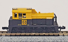N SCALE BACHMANN AT&SF 32 MDT PLYMOUTH 0-6-0 DIESEL LOCOMOTIVE SWITCHER