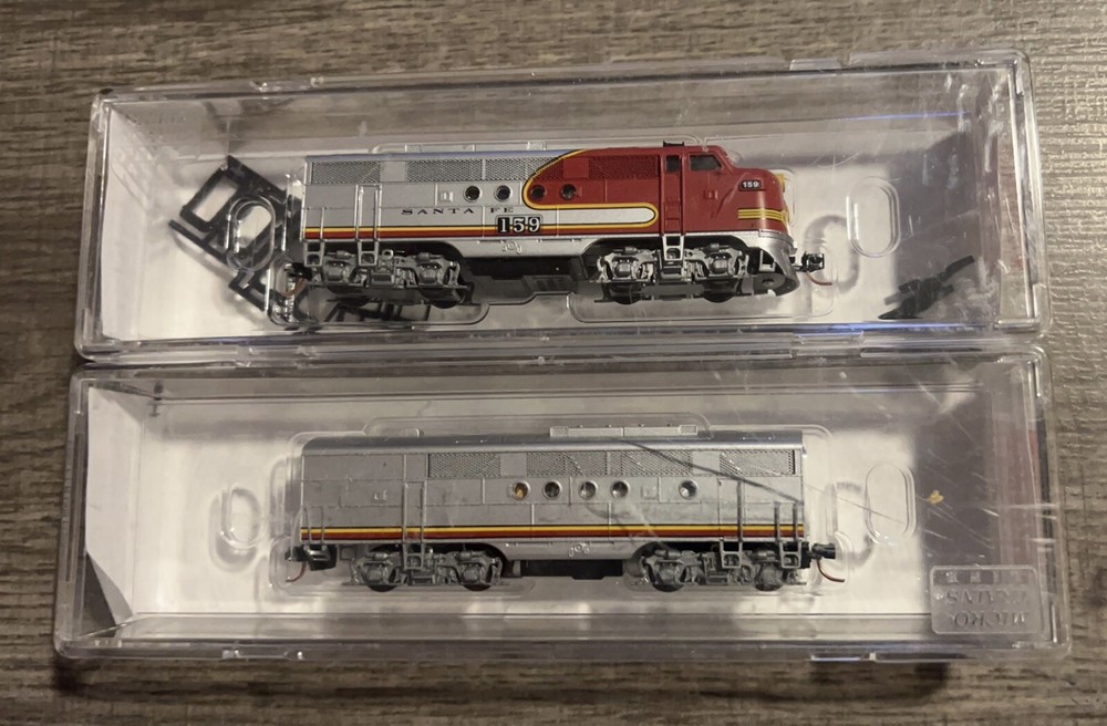 Micro-Trains Line 992 01 (02) 101 Powered EMD FT A-B Unit Santa Fe AT&SF #159