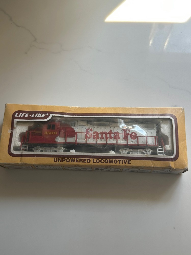 Vintage Life-Like Santa Fe UNPOWERED Locomotive HO Scale Unused