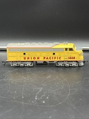 Vintage Bachmann HO Scale Union Pacific F9 Diesel Locomotive 1468 Yellow Gray