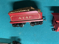 VTG Lionel Engine 8005 ATSF & Tender Red out of jessie james set