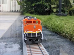 S‑Scale GP60AB Locomotive – Strong Plastic Model w/ Auto Coupler & Bogies