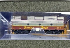 RAPIDO 1/87 HO CANADIAN PACIFIC F9B SCRIPT SCHEME RD #1904 DCC & SOUND 223508 FS