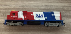 Tyco HO Scale USA Express Diesel Locomotive 4301 Red White & Blue Pre-owned RUNS
