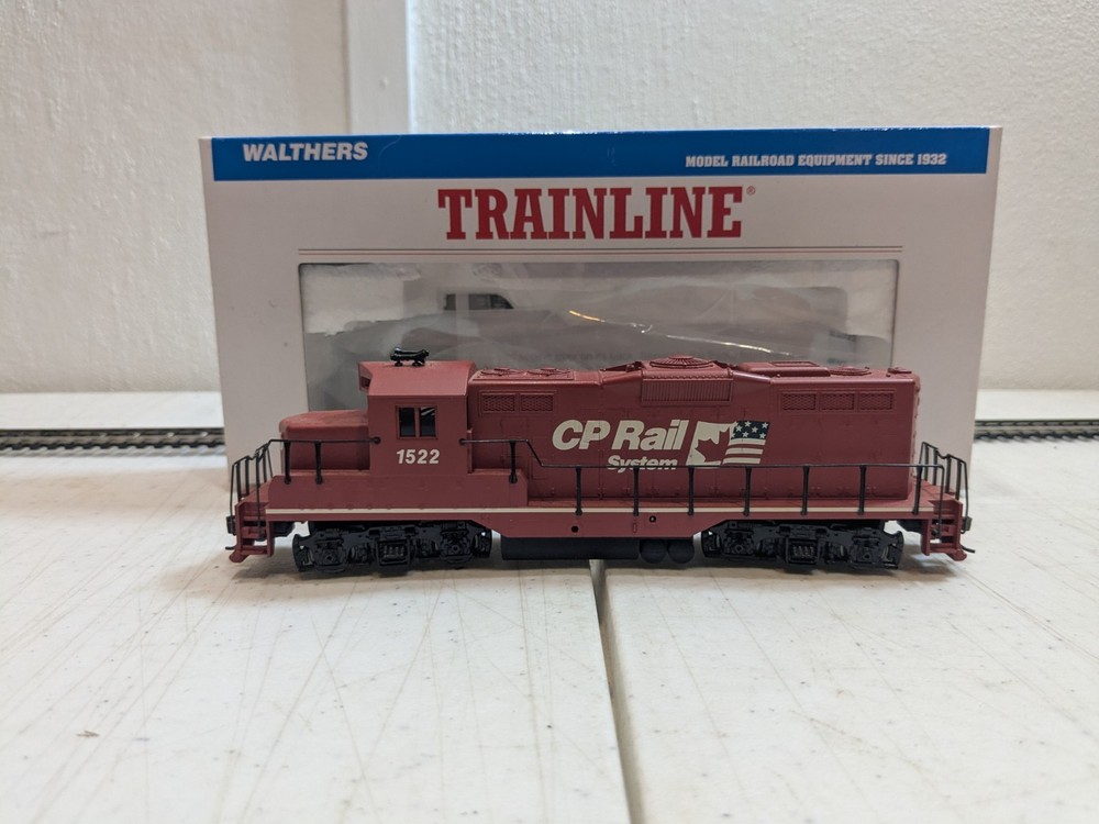 Walthers TrainLine 931-114 – CP Rail #1522 GP9 Diesel Locomotive – DC – HO Scale