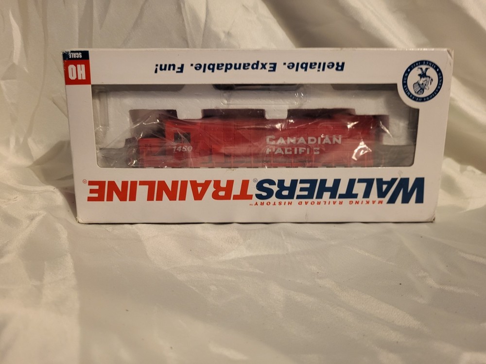 Walthers ~ HO Scale ~ EMD GP15-1 ~ Standard DC ~ Canadian Pacific ~ 931-2501
