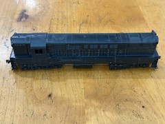 HO Scale Roundhouse Powered Diesel Locomotive Engine Kit Unpainted Black Boxed