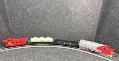 HO Scale Bachmann EMD F9 Diesel Locomotive Santa Fe 307 +3 CARS