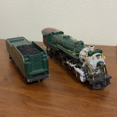 Crescent Limited Southern 1396 HO Gauge Green Steam Locomotive w/ Tender Stand