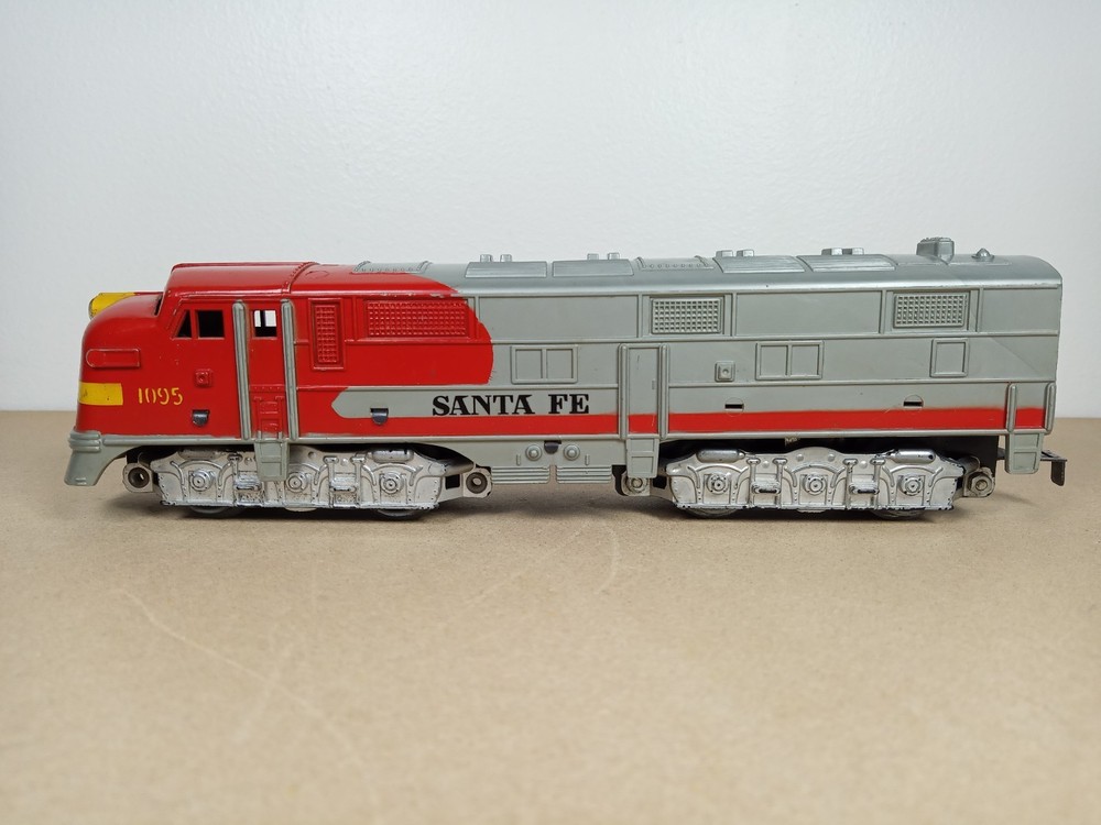 Marx 1095 O Gauge Model Railroad Santa Fe Diesel Locomotive Engine WORKING!