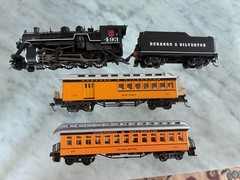 HO Bachmann DCC Sound Durango Silverton 2-8-0 Locomotive + 2 Cars