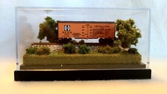 Z SCALE MINI DISPLAY CASE – GREAT FOR ANY Z SCALE LOCO OR CAR