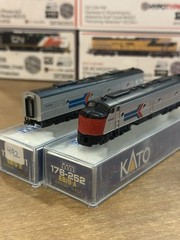 Kato 176-5347 N E8a +B Amtrak Phase I Diesel Locomotive #437 #492 Lightly Used