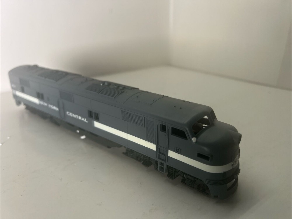 CON-COR LOCOMOTIVE New York CENTRAL CAB #4011 1:87 Scale Model Kit Plastic